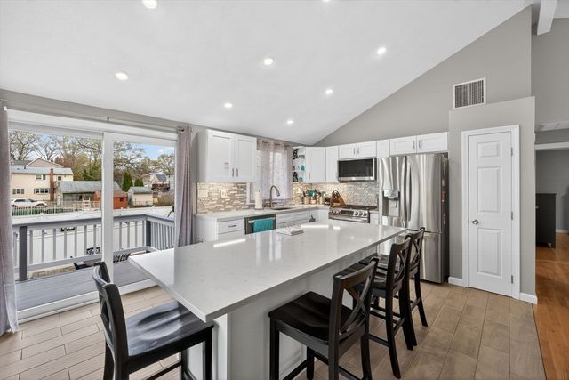 111R Grove Ave, Wilmington, MA 01887