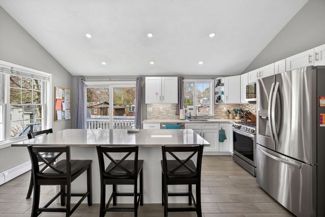 111R Grove Ave, Wilmington, MA 01887