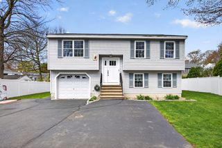 111R Grove Ave, Wilmington, MA 01887