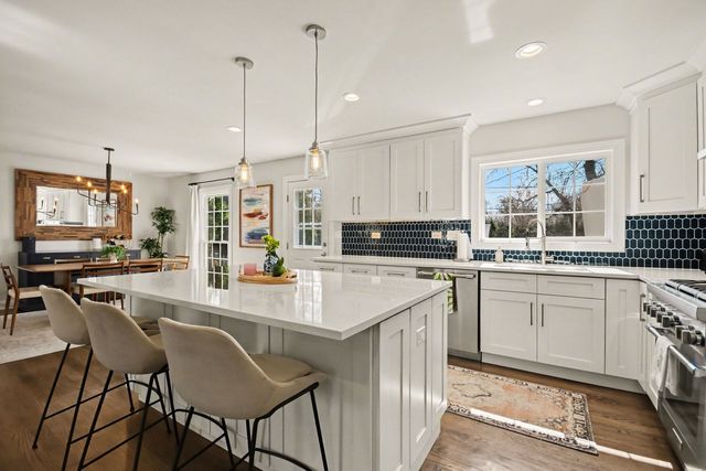 923 Oxford Road, Glen Ellyn, IL 60137