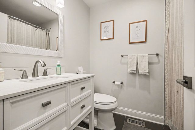 923 Oxford Road, Glen Ellyn, IL 60137