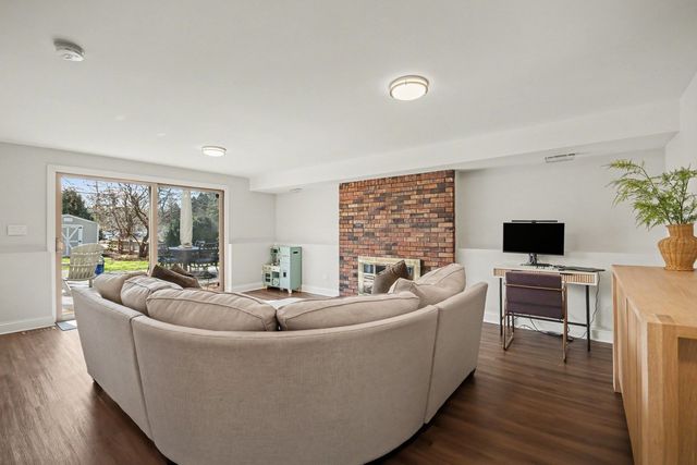 923 Oxford Road, Glen Ellyn, IL 60137