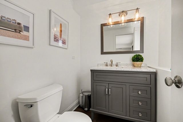 923 Oxford Road, Glen Ellyn, IL 60137