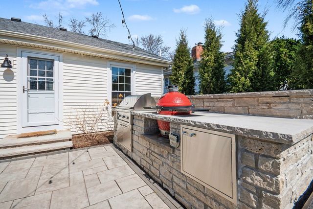 923 Oxford Road, Glen Ellyn, IL 60137