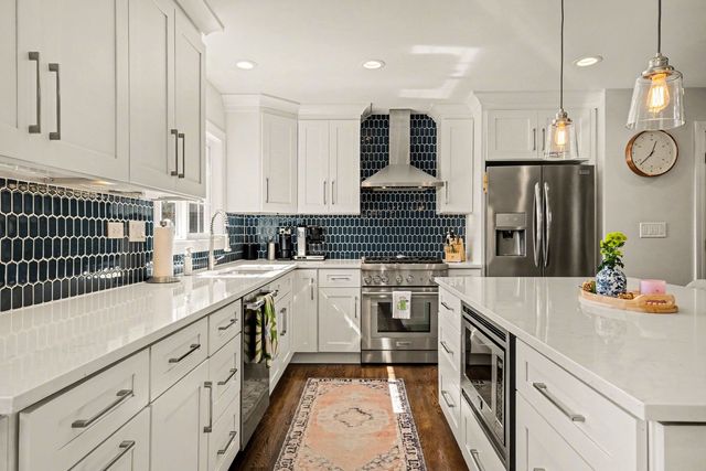 923 Oxford Road, Glen Ellyn, IL 60137