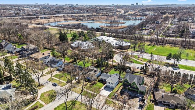 923 Oxford Road, Glen Ellyn, IL 60137