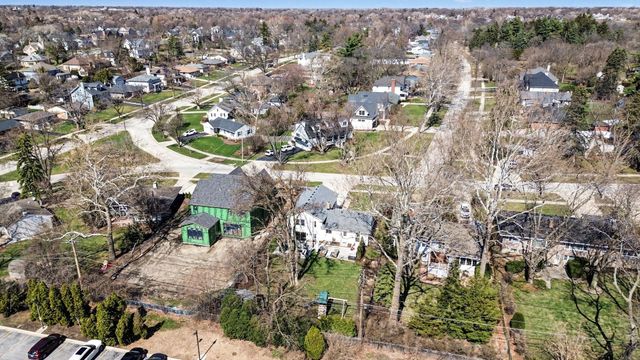 923 Oxford Road, Glen Ellyn, IL 60137