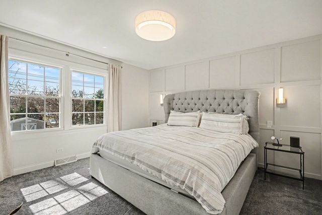 923 Oxford Road, Glen Ellyn, IL 60137