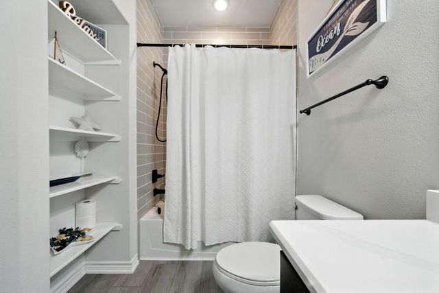 105 Rim Rock RD, Huntsville, TX 77340