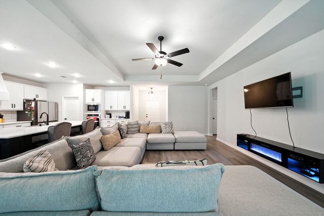 105 Rim Rock RD, Huntsville, TX 77340