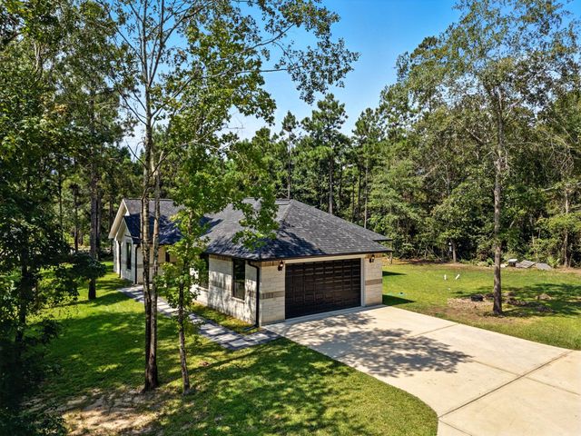 105 Rim Rock RD, Huntsville, TX 77340
