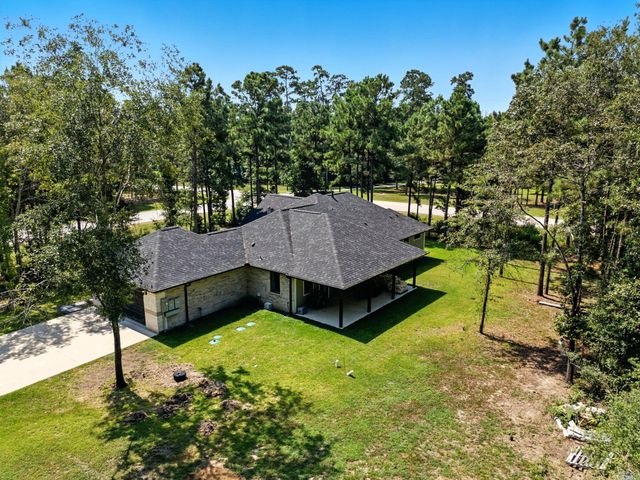105 Rim Rock RD, Huntsville, TX 77340