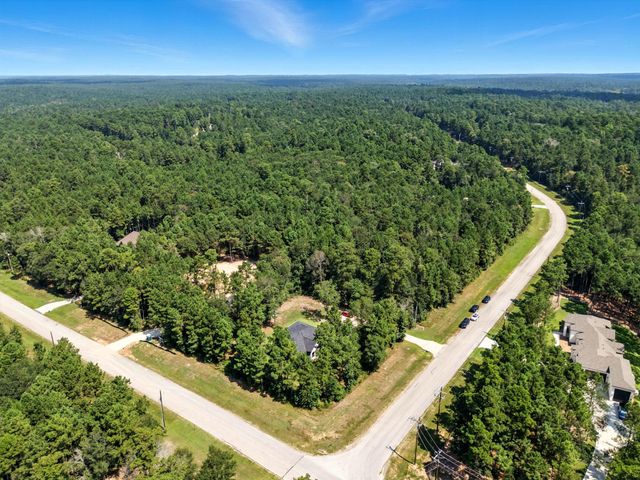 105 Rim Rock RD, Huntsville, TX 77340