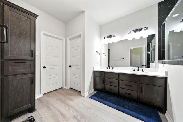 105 Rim Rock RD, Huntsville, TX 77340