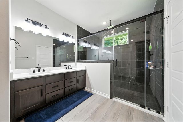 105 Rim Rock RD, Huntsville, TX 77340