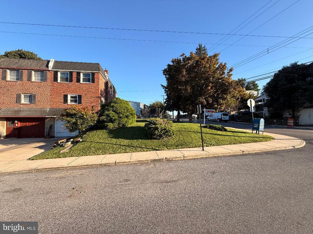 12 E WYNCLIFFE AVE, CLIFTON HEIGHTS, PA 19018 — photo 2