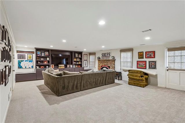 985 Club Commons NE Circle, Brookhaven, GA 30319