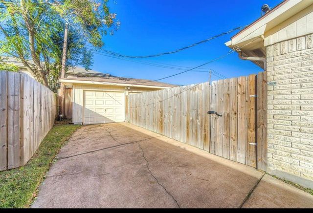 9202 Leader Street, Houston, TX 77036