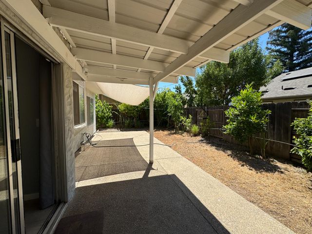 2181 E Minarets Avenue, Fresno, CA 93720