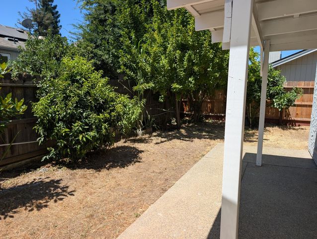 2181 E Minarets Avenue, Fresno, CA 93720