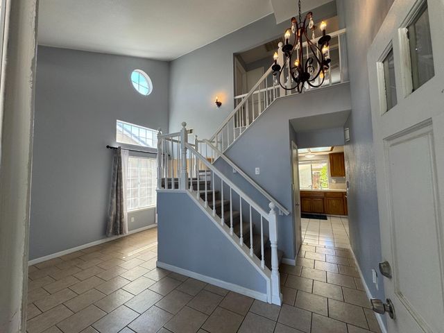 2181 E Minarets Avenue, Fresno, CA 93720