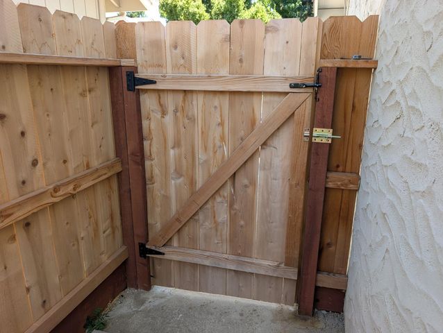 2181 E Minarets Avenue, Fresno, CA 93720