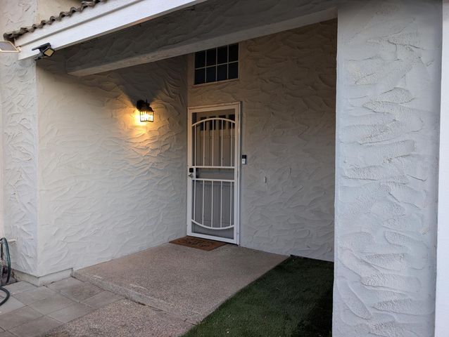 2181 E Minarets Avenue, Fresno, CA 93720