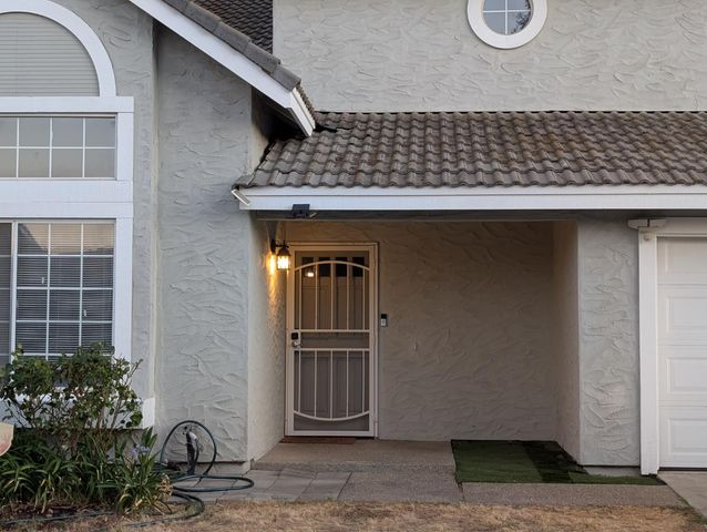 2181 E Minarets Avenue, Fresno, CA 93720