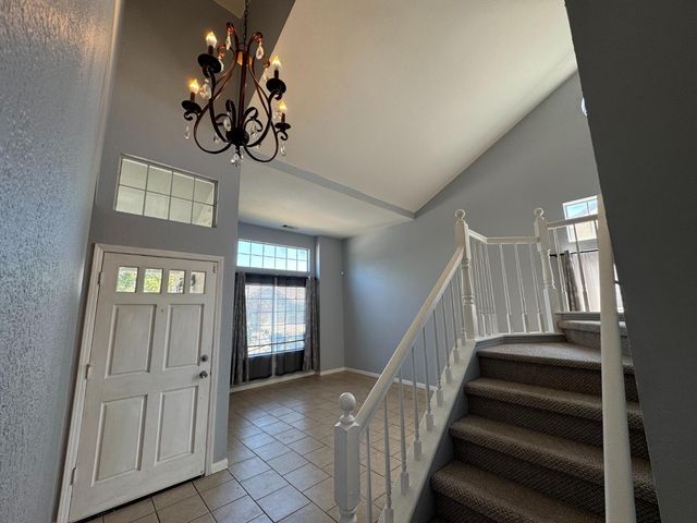 2181 E Minarets Avenue, Fresno, CA 93720