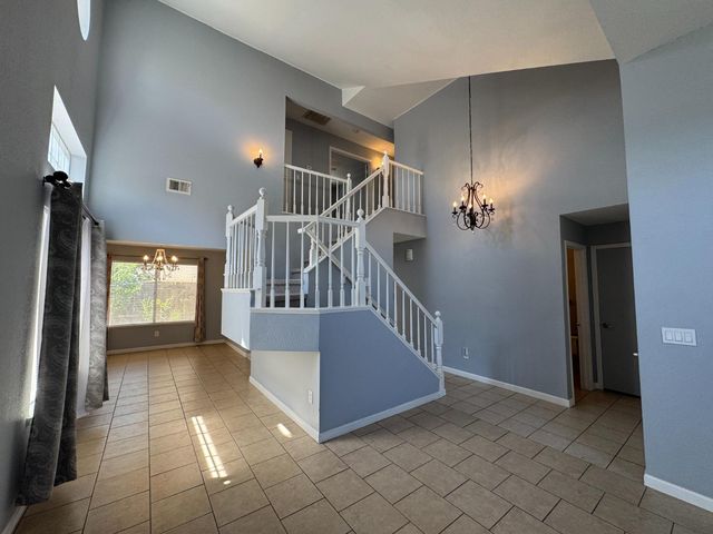 2181 E Minarets Avenue, Fresno, CA 93720
