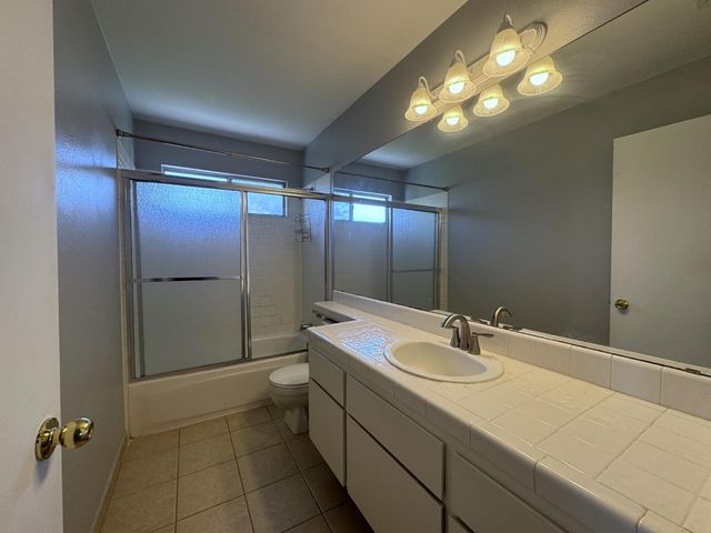 2181 E Minarets Avenue, Fresno, CA 93720