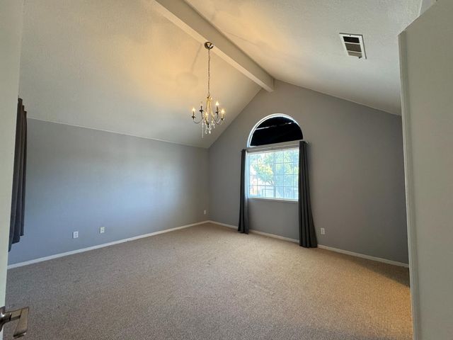 2181 E Minarets Avenue, Fresno, CA 93720