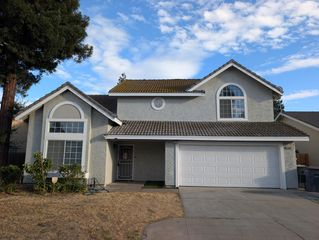 2181 E Minarets Avenue, Fresno, CA 93720