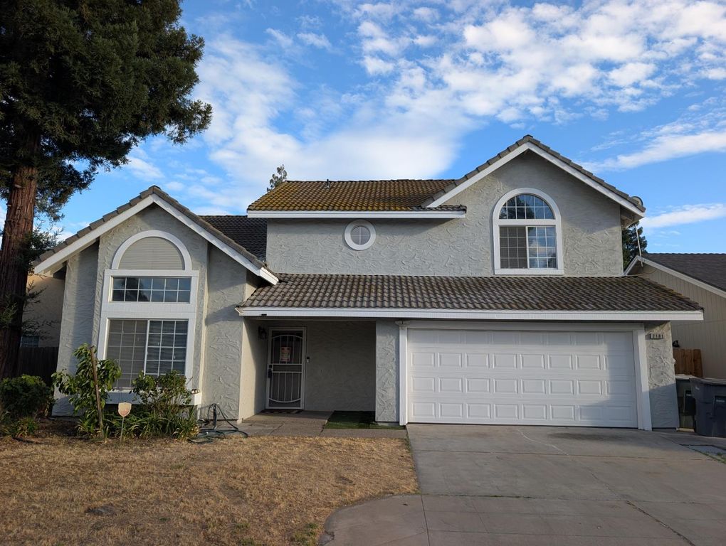 2181 E Minarets Avenue, Fresno, CA 93720