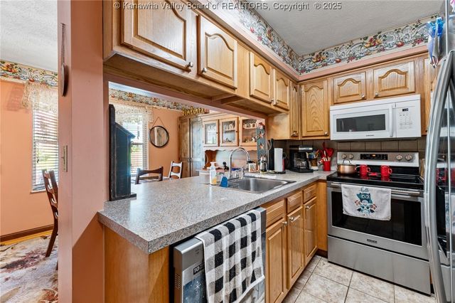 20 Carriage Way, Hurricane, WV 25526