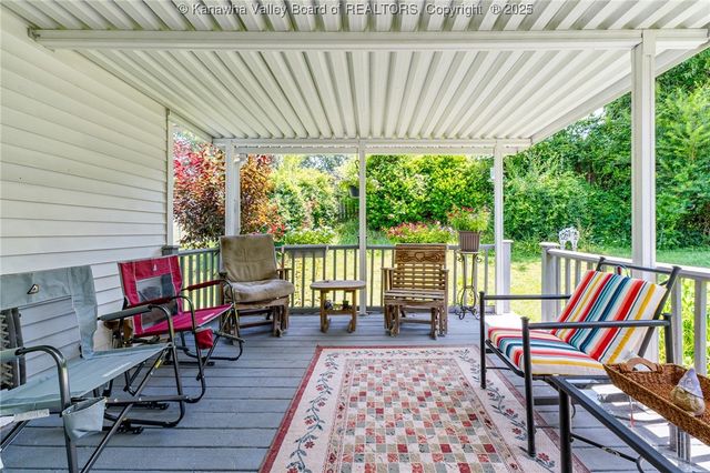 20 Carriage Way, Hurricane, WV 25526