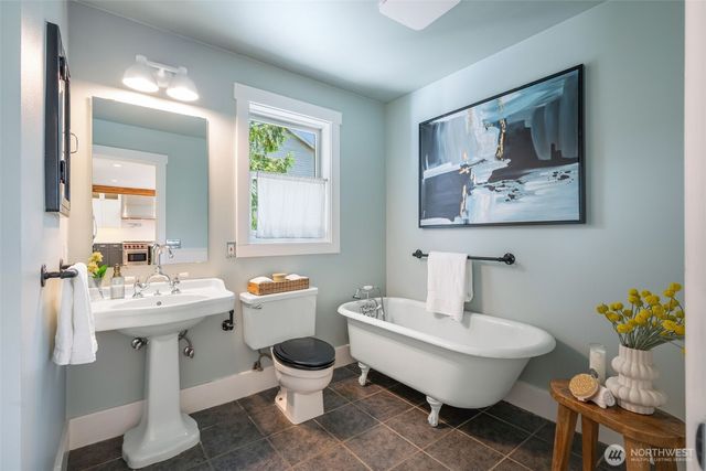 3033 NE 92nd Street, Seattle, WA 98115