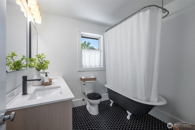 3033 NE 92nd Street, Seattle, WA 98115