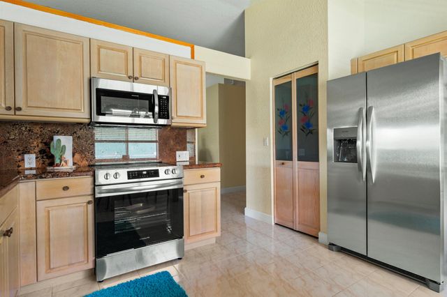 600 NW 45th Avenue, Deerfield Beach, FL 33442
