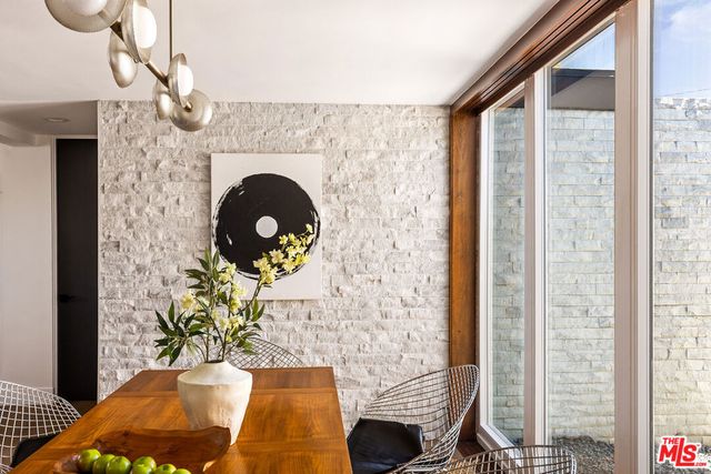 6646 S Bedford Avenue, Los Angeles, CA 90056