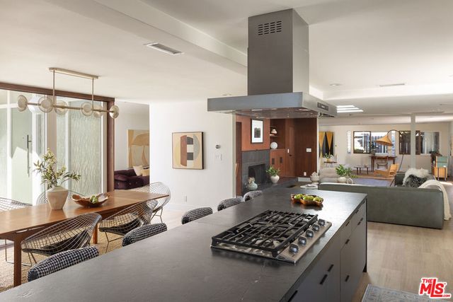 6646 S Bedford Avenue, Los Angeles, CA 90056