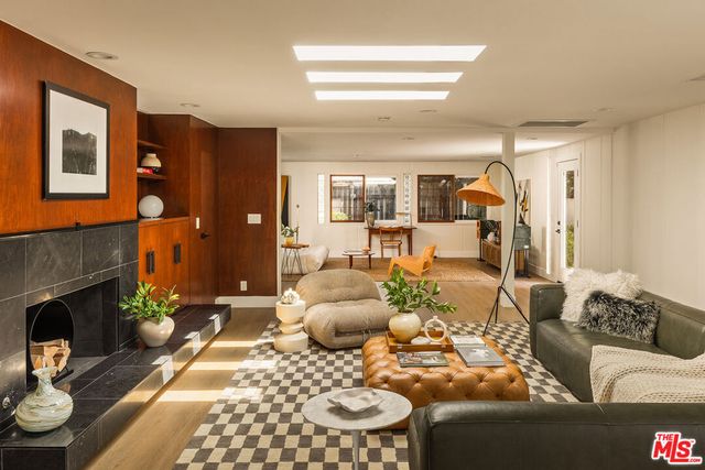 6646 S Bedford Avenue, Los Angeles, CA 90056