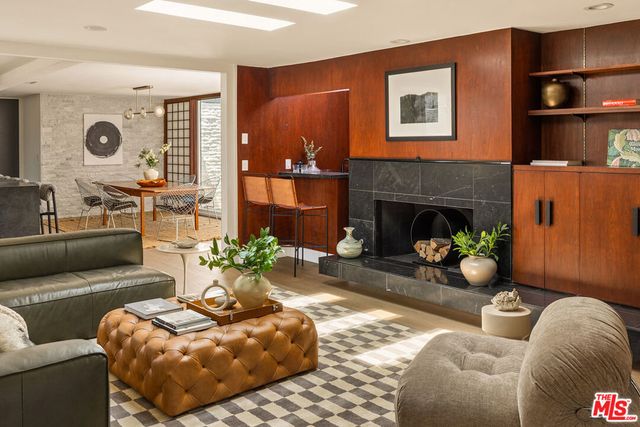 6646 S Bedford Avenue, Los Angeles, CA 90056