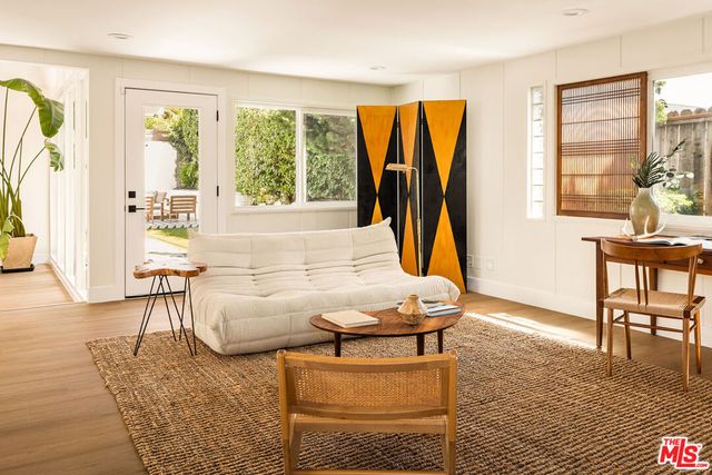 6646 S Bedford Avenue, Los Angeles, CA 90056