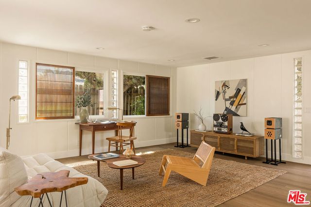 6646 S Bedford Avenue, Los Angeles, CA 90056