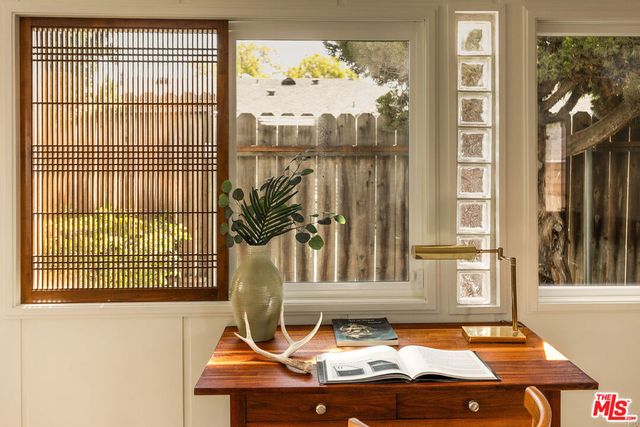 6646 S Bedford Avenue, Los Angeles, CA 90056