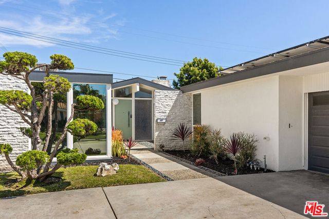6646 S Bedford Avenue, Los Angeles, CA 90056