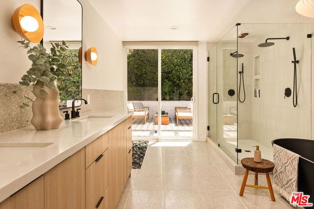 6646 S Bedford Avenue, Los Angeles, CA 90056