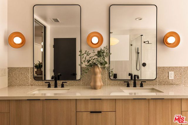 6646 S Bedford Avenue, Los Angeles, CA 90056