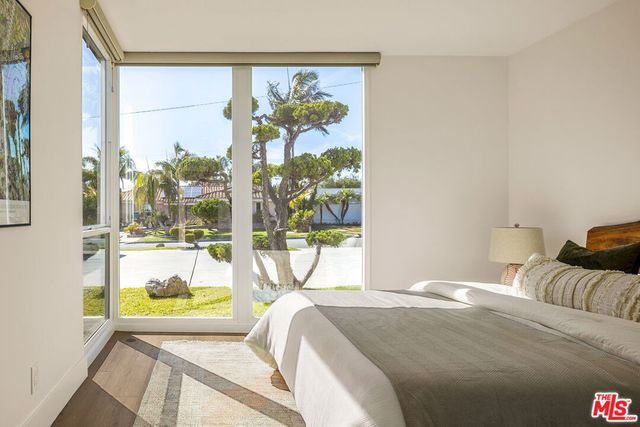 6646 S Bedford Avenue, Los Angeles, CA 90056